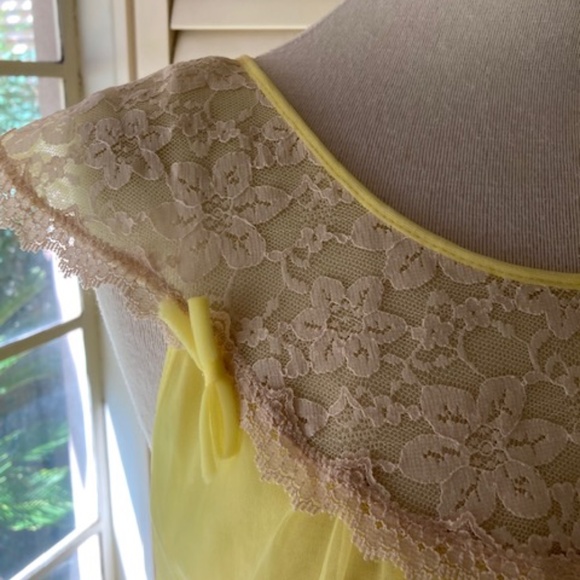 Vintage Canary Yellow Waltz Length Peignoir Set - Picture 11 of 15